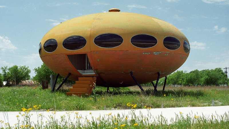 Illustration for article titled Plastic Homes from the Days When Plastic Was the Future